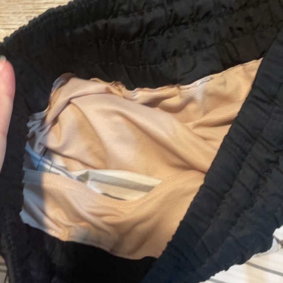 Lululemon Lined Pocket Shorts 10 - Picture 5 of 5